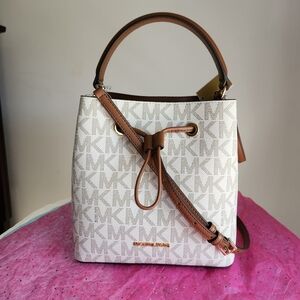 Michael Kors Bucket Messenger bag 2 Pc set NWT